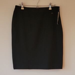 Chic Black Pencil Skirt - Size 10